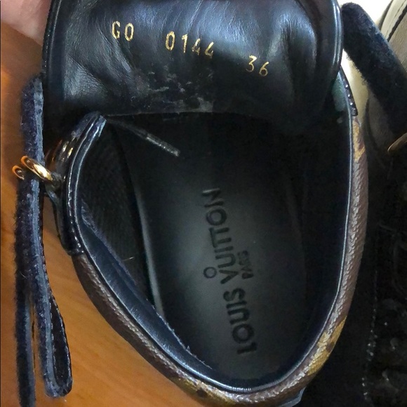 Authentic louis Vuitton shoes - Picture 5 of 6
